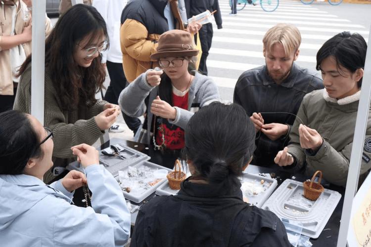 组织策划与执行小组负责创意落地,组织和策划多彩的学术与文化活动